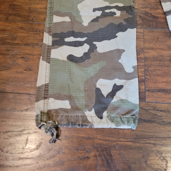 Mossimo Wide Leg Camo Cargo Pants 9 - Picture 3 of 12